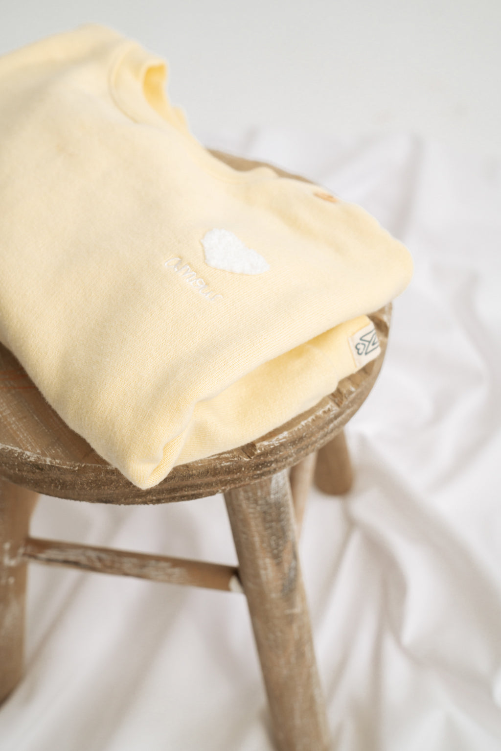 Amour Pullover aus 100% Bio-Baumwolle in gelb Detail